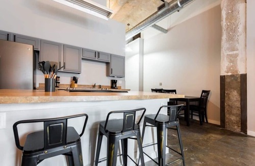 Crossroads Arts District Apartment | 3BR Luxury Historic Loft with Gym