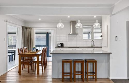 Auckland House | 3BR near Tamaki River-Patio&Parking I Zodiak Stays