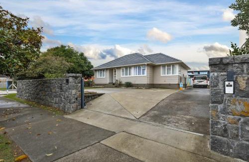 Auckland House | 3BR near Tamaki River-Patio&Parking I Zodiak Stays