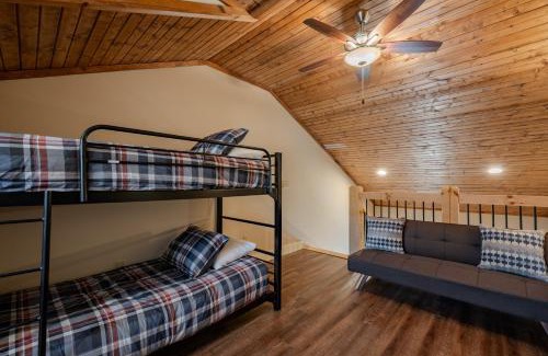 Branson House | 3BR WALK-IN with Loft - Pool - Lake Access - FREE TICKETS INCLUDED - RH230B