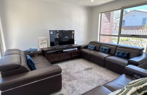 Burwood Villa | 3Br with study house in Burwood