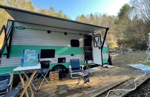 Marshall RV Rental | 3feather Sanctuary private rv/camper/bus spot
