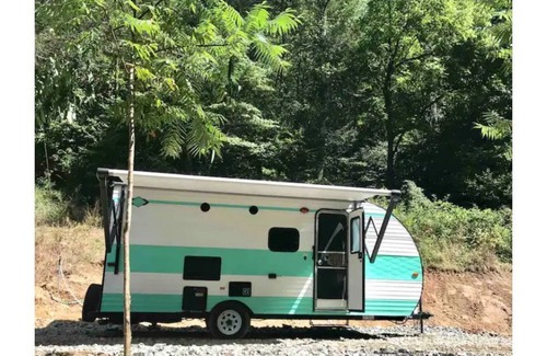 Marshall RV Rental | 3feather Sanctuary private rv/camper/bus spot