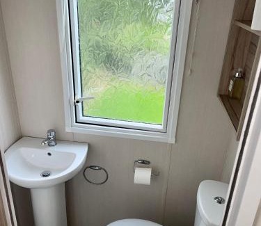 East Drayton Ski Chalet | 3Guest-2bedroom-WiFi-Tv
