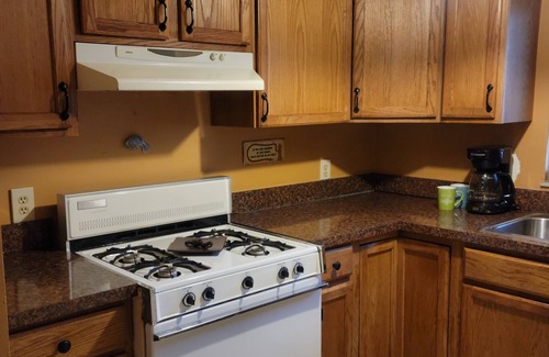 Homosassa House | 4.5 MILES TO MACRAES BOAT RAMP! Spacious with plenty of room for boats or RVs.