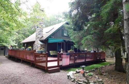 Lake Harmony Estates House | 4 Bdr Lake Harmony mountaintop chalet with covered deck