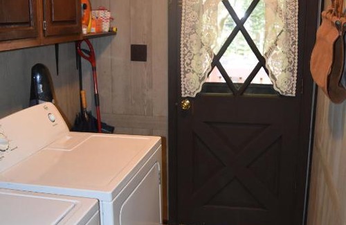 Lake Harmony Estates House | 4 Bdr Lake Harmony mountaintop chalet with covered deck