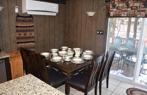 Lake Harmony Estates House | 4 Bdr Lake Harmony mountaintop chalet with covered deck