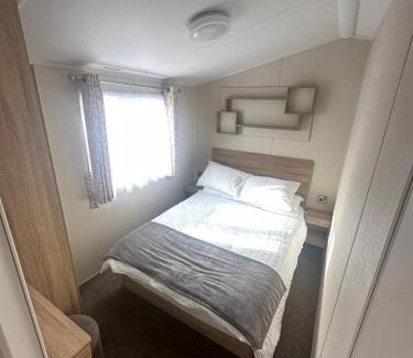 Clacton-on-Sea House | 4 Bed 10 Berth Caravan Seawick Holiday Park