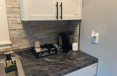 Lansing House | 4 Bed Cozy Home closely located near downtown