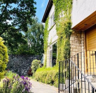 Broughty Ferry House | 4-Bed Seaside Dream House - Sleeps 8 & Parking