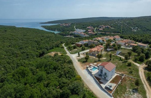Peruski House | 4 bedroom accommodation in Pavicini