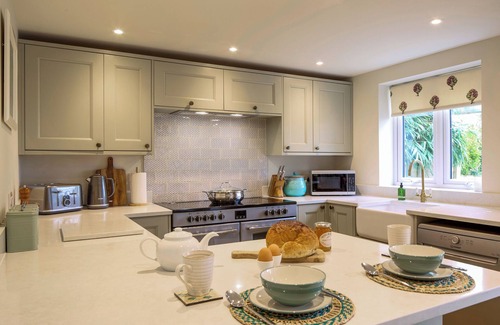 New Forest District Cottage | 4 bedroom accommodation in Woodgreen, near Fordingbridge