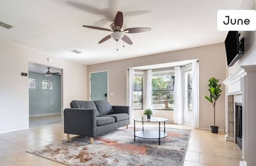 Rosewood Apartment | 4 Bedroom Apartment 546131 by Houzlet