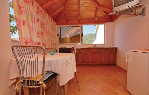 Brna Apartment | 4 Bedroom Beautiful Apartment In Brna