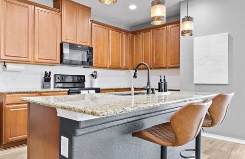 Hutto House | 4-bedroom Home in Round Rock -Smart TVs in every room -Pet-friendly!