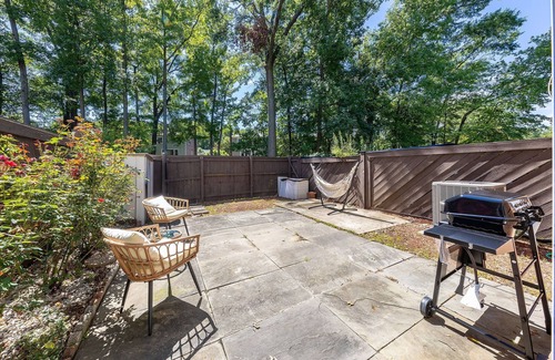 Mount Vernon House | 4-bedroom townhome in Alexandria with Game Room