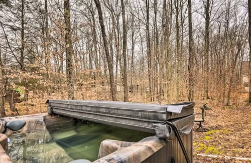 Thornhurst Ski Chalet | 4 bedrooms Chalet with hot tub, firepit, kayak in Pocono Lake Resort Community