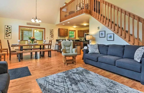 Thornhurst Ski Chalet | 4 bedrooms Chalet with hot tub, firepit, kayak in Pocono Lake Resort Community