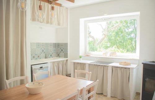 Ostuni House | 4 Camere da Letto - Trulli con Camino, Foresta e BBQ