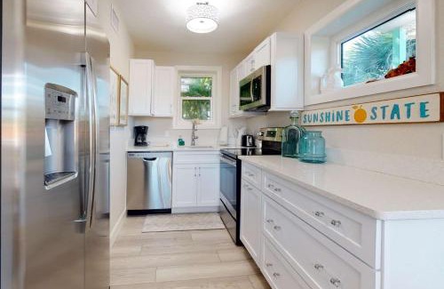 Madeira Beach House | 4 - Island Paradise Cottages - Skyview Villa