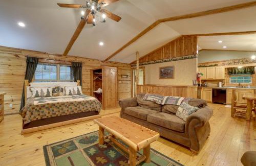 Sylvan Shores House | 4 Mi to Beaver Lake Peaceful Log Cabin with Deck!