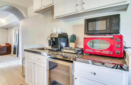 Southwest Colorado Springs Apartment | 4 Mi to Broadmoor! Apt with Movie Theater and Mtn View