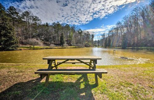 Ellijay House | 4 Mi to Dtwn Ellijay Cabin with Pool and River Access