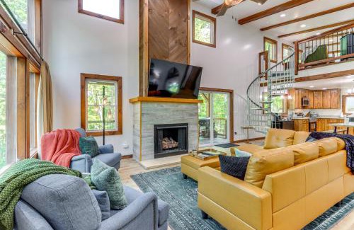 Ellijay House | 4 Mi to Dtwn Ellijay Cabin with Pool and River Access
