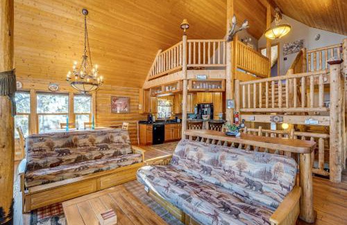 Florissant House | 4 Mi to Fossil Beds Private Log Cabin on 3 Acres