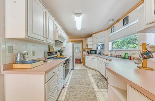 Cloudcroft House | 4 Mi to Ski Cloudcroft Family Escape with Fireplace