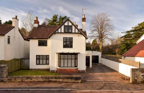 St. Andrews House | 4 Middleshade Road