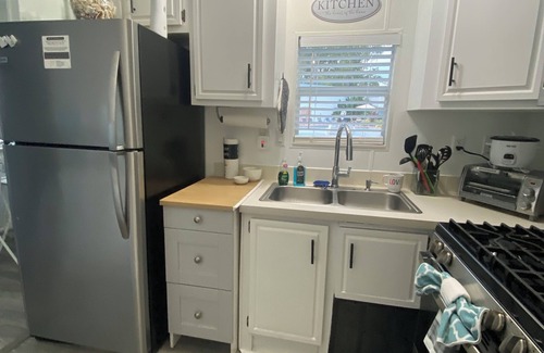 Kissimmee Cottage | 4 miles from Disney 5 Star RV Resort! Locations Location !The Hidden Gem Cottage