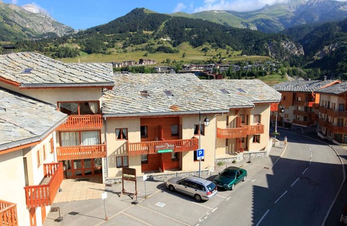 Aussois Apartment | 4-Person Apartment with Terrace in Aussois, Parking Included