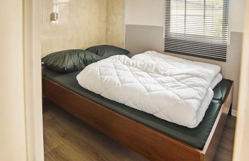 Oisterwijk Apartment | 4 persons chalet Valkenbosch situated in the forested area
