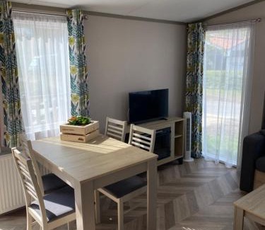 Lauwersoog Ski Chalet | 4 persoons chalet HZ 01