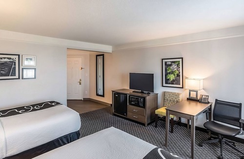 Ahwatukee Foothills House | 4 Pet-Friendly Units! Free Breakfast, Onsite Pool, Free Parking