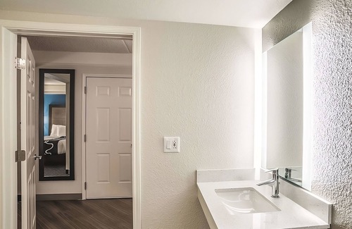 Ahwatukee Foothills House | 4 Pet-Friendly Units! Free Breakfast, Onsite Pool, Free Parking