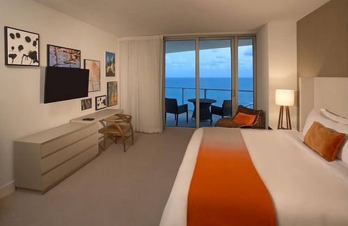 Hollywood South Central Beach Hotel | 4 Relaxing Sites With Pool, Sauna & Beach Access, Outdoor Pool, Kitchen!