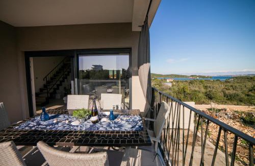 Zdrelac Apartment | 4 star Duplex apartment "Maginja", with private heated POOL & seaview