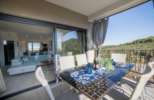 Zdrelac Apartment | 4 star Duplex apartment "Maginja", with private heated POOL & seaview