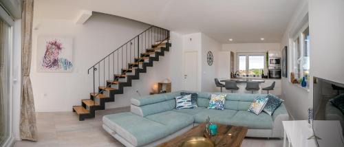 Zdrelac Apartment | 4 star Duplex apartment "Maginja", with private heated POOL & seaview
