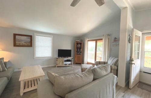 Avon House | 40255 N Beachcomber Dr Home