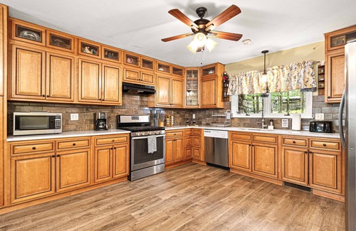 Dingmans Ferry House | 4200SF:Theater*Hot Tub*Pinball*FirePit*3 King Beds