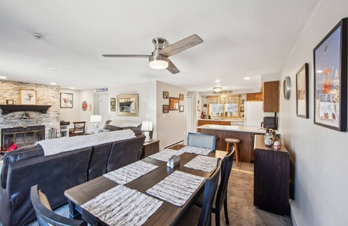 North Creek House | 46er 15e - Stylish & Comfortable Mountain Retreat 2 Bedroom Townhouse by The Summit at Gore Mountain