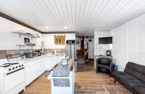 Bayview Boat Rental | 47 m² Boat ∙ 1 bedroom ∙ 3 guests