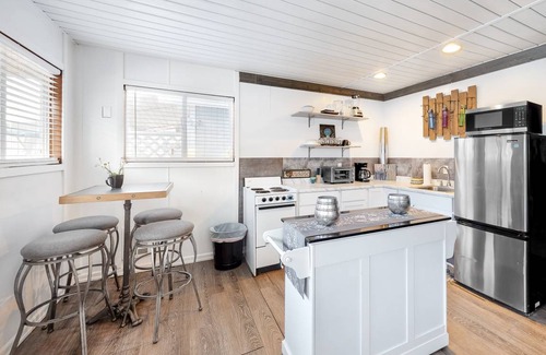 Bayview Boat Rental | 47 m² Boat ∙ 1 bedroom ∙ 3 guests