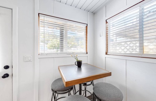 Bayview Boat Rental | 47 m² Boat ∙ 1 bedroom ∙ 3 guests