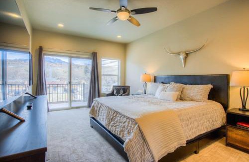 Colorado Springs House | 4BD Pikes Peak Views Minutes to Hiking & Dining