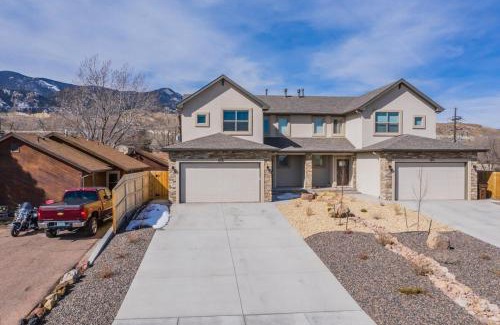 Colorado Springs House | 4BD Pikes Peak Views Minutes to Hiking & Dining